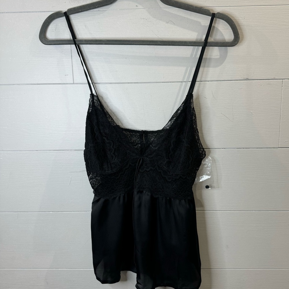 Victoria's Secret | NWT Black Lace and Satin Camisole Size Medium